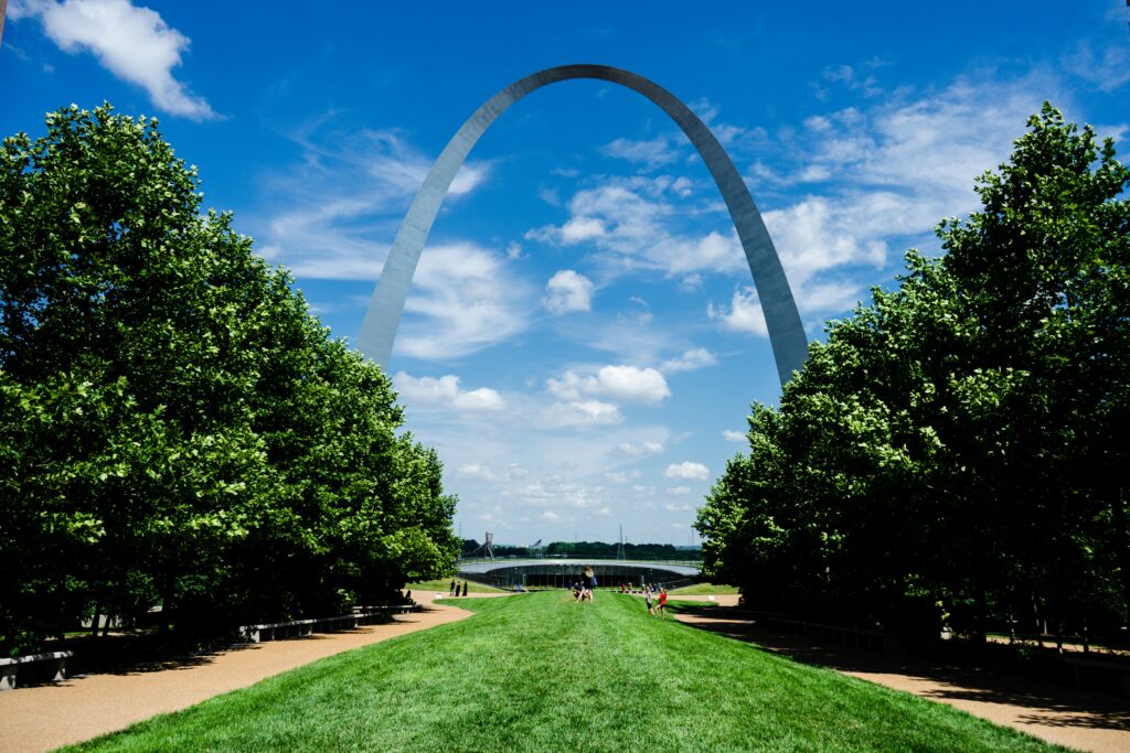 Read more about the article FAKTA MENARIK TENTANG Gateway Arch, St. Louis